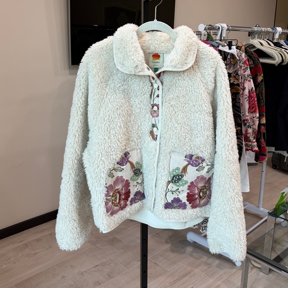 Farm Rio: Cream Rococo Flowers Bomber
Fleece Jacket - Picture 13 of 14